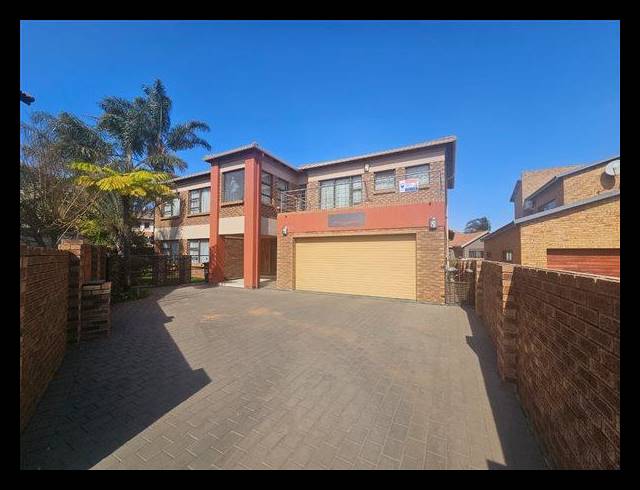 4 BEDROOM HOUSE FOR SALE IN GLEN EAGLE ESTATE